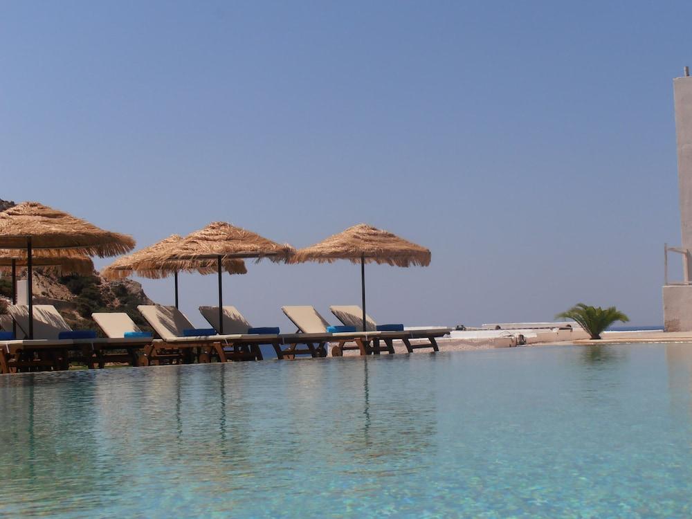 Golden Milos Hotel