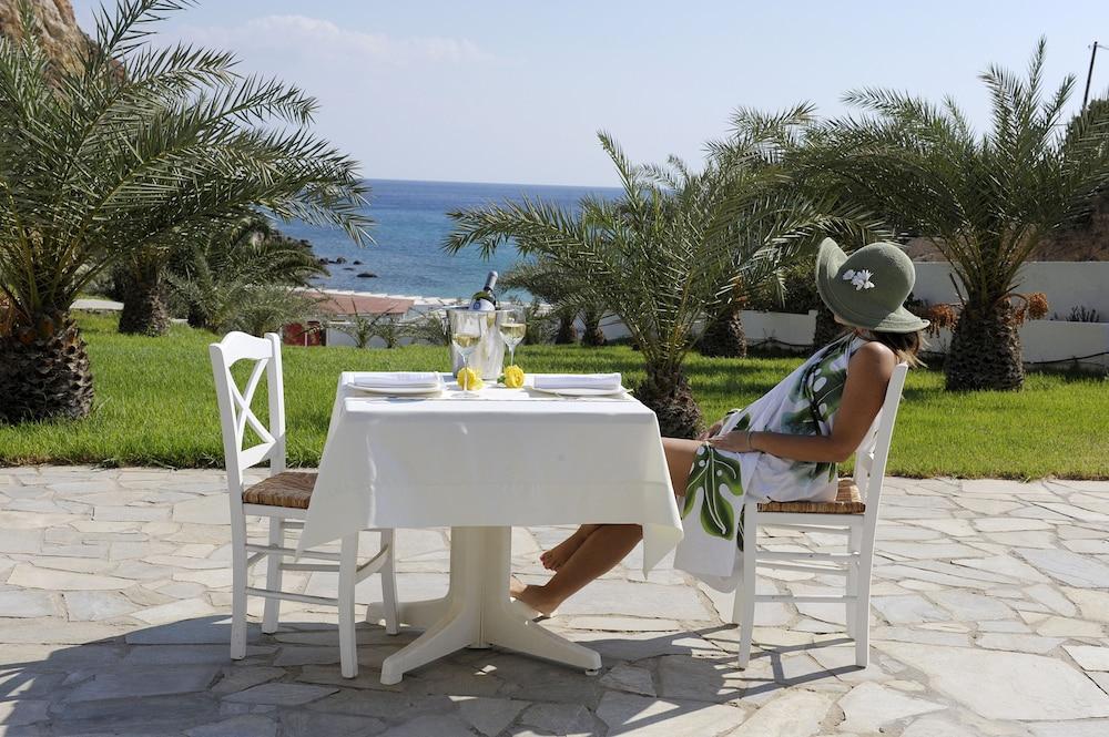 Golden Milos Hotel 4*