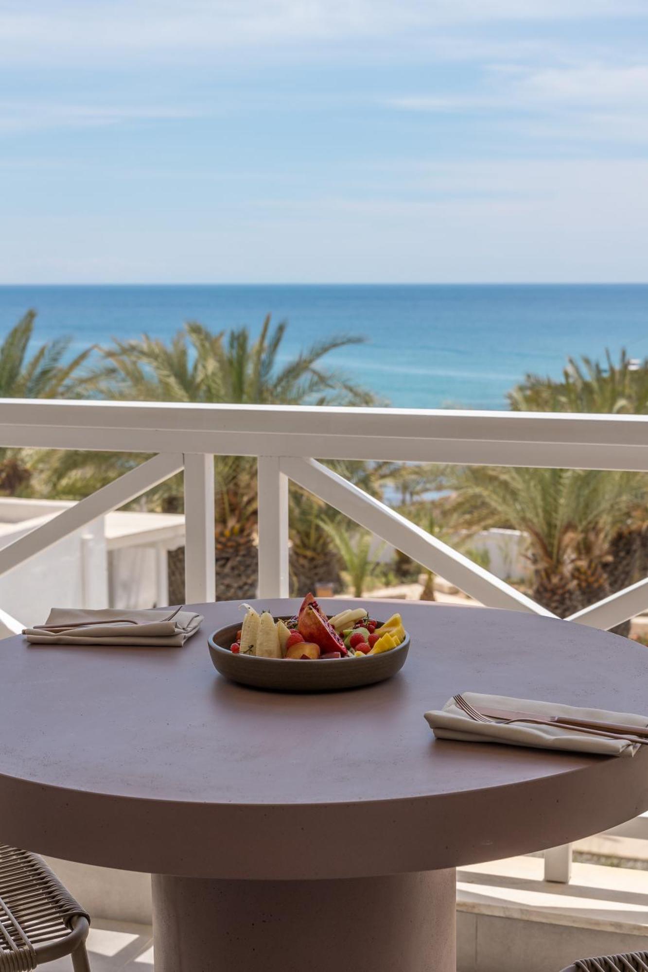 Golden Milos Hotel