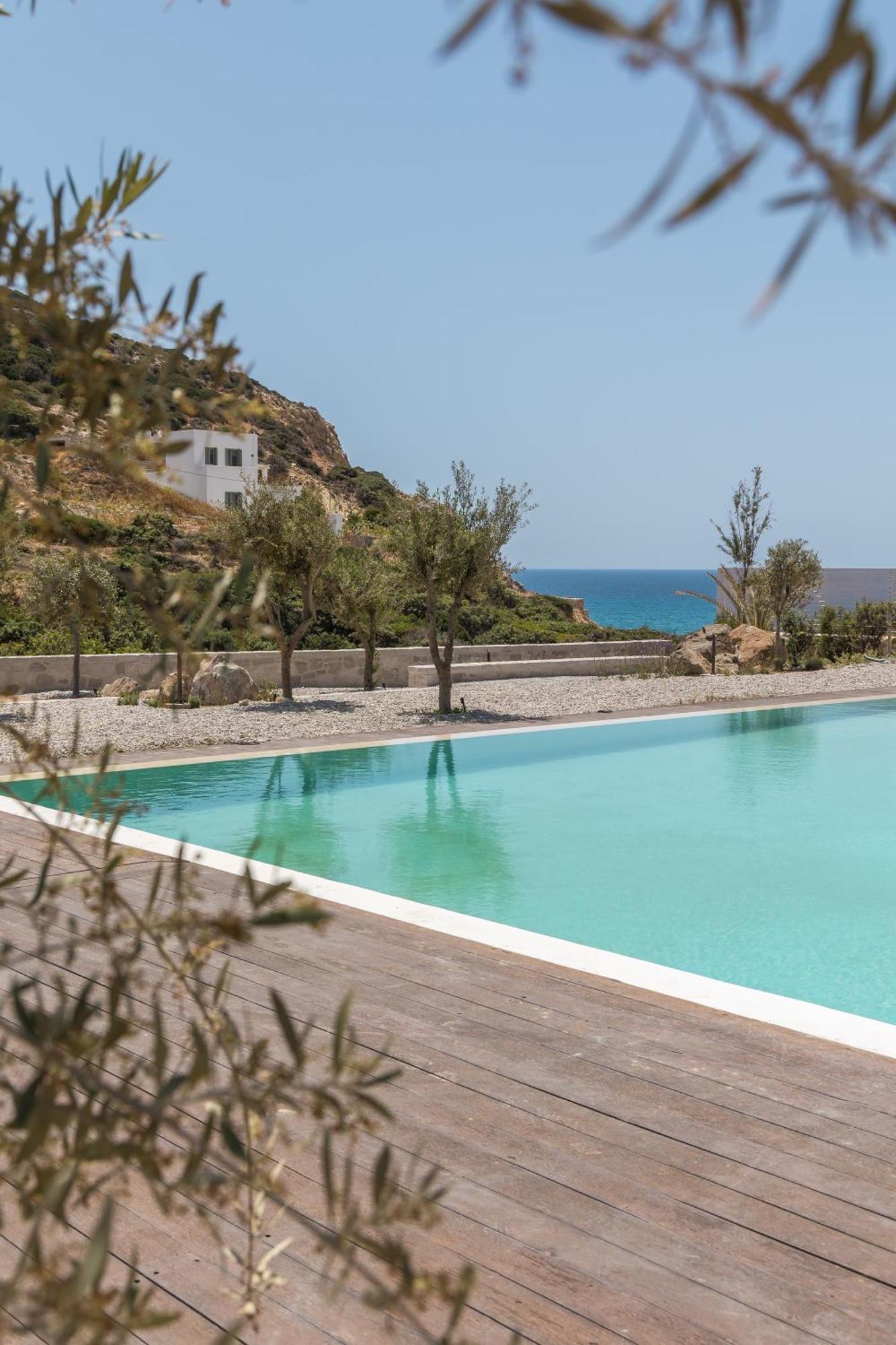 Golden Milos Hotel