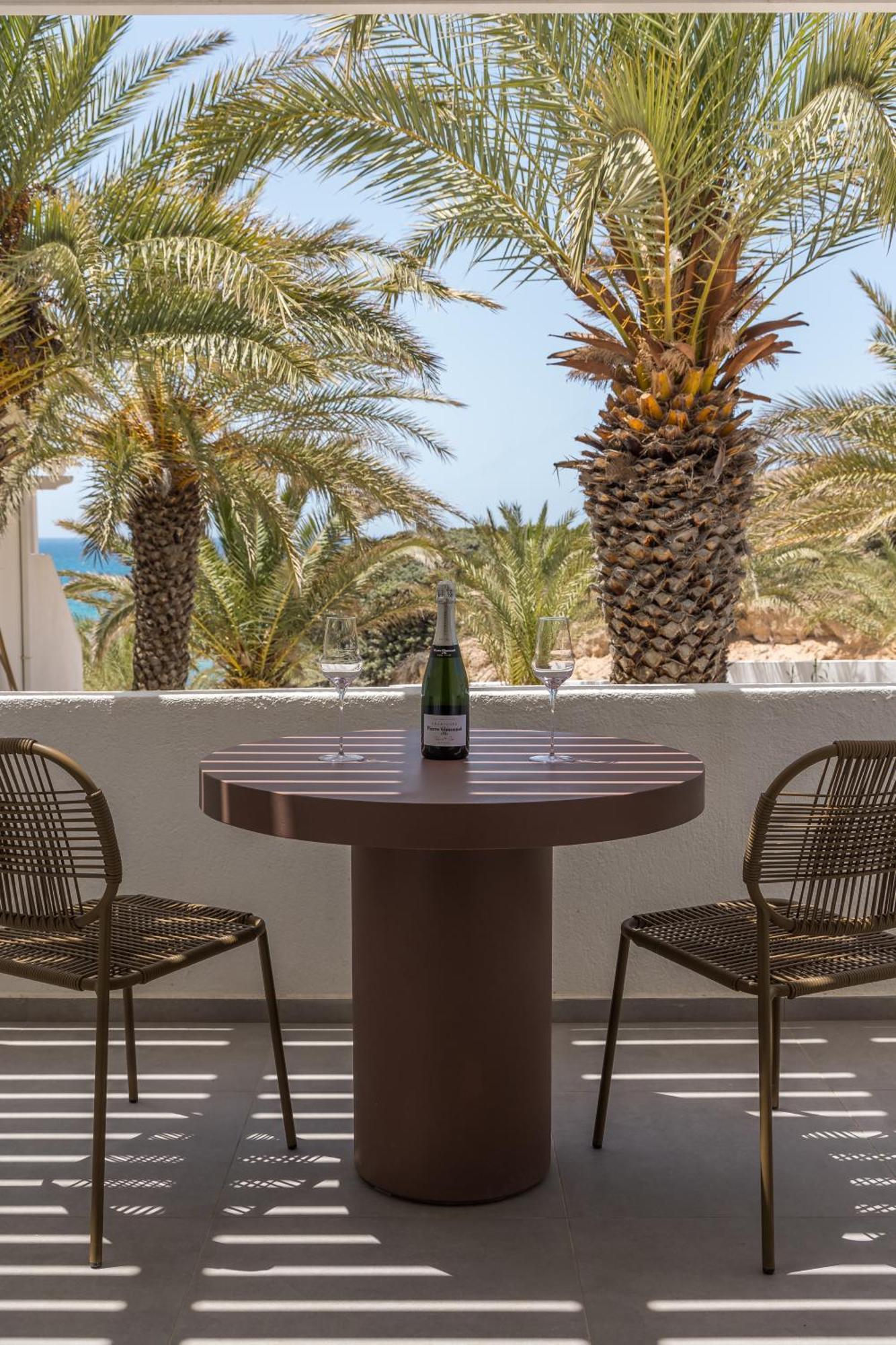 Golden Milos Hotel Provatas